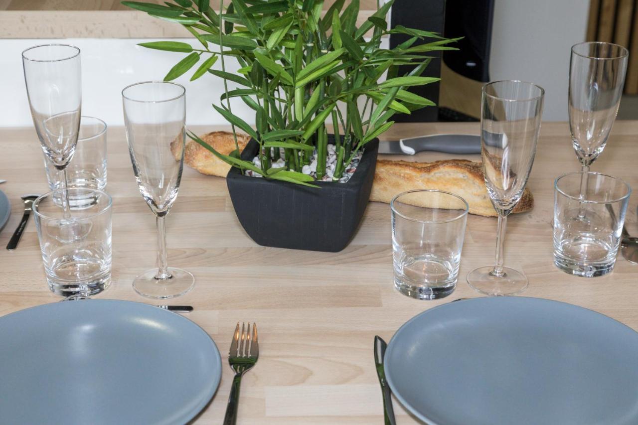 Appart-Hotel N 4 Calme Avec Terrasse, Wi-Fi Haut Debit, Petit-Dejeuner, Room-Service Et Parking Prive Chouzelot エクステリア 写真