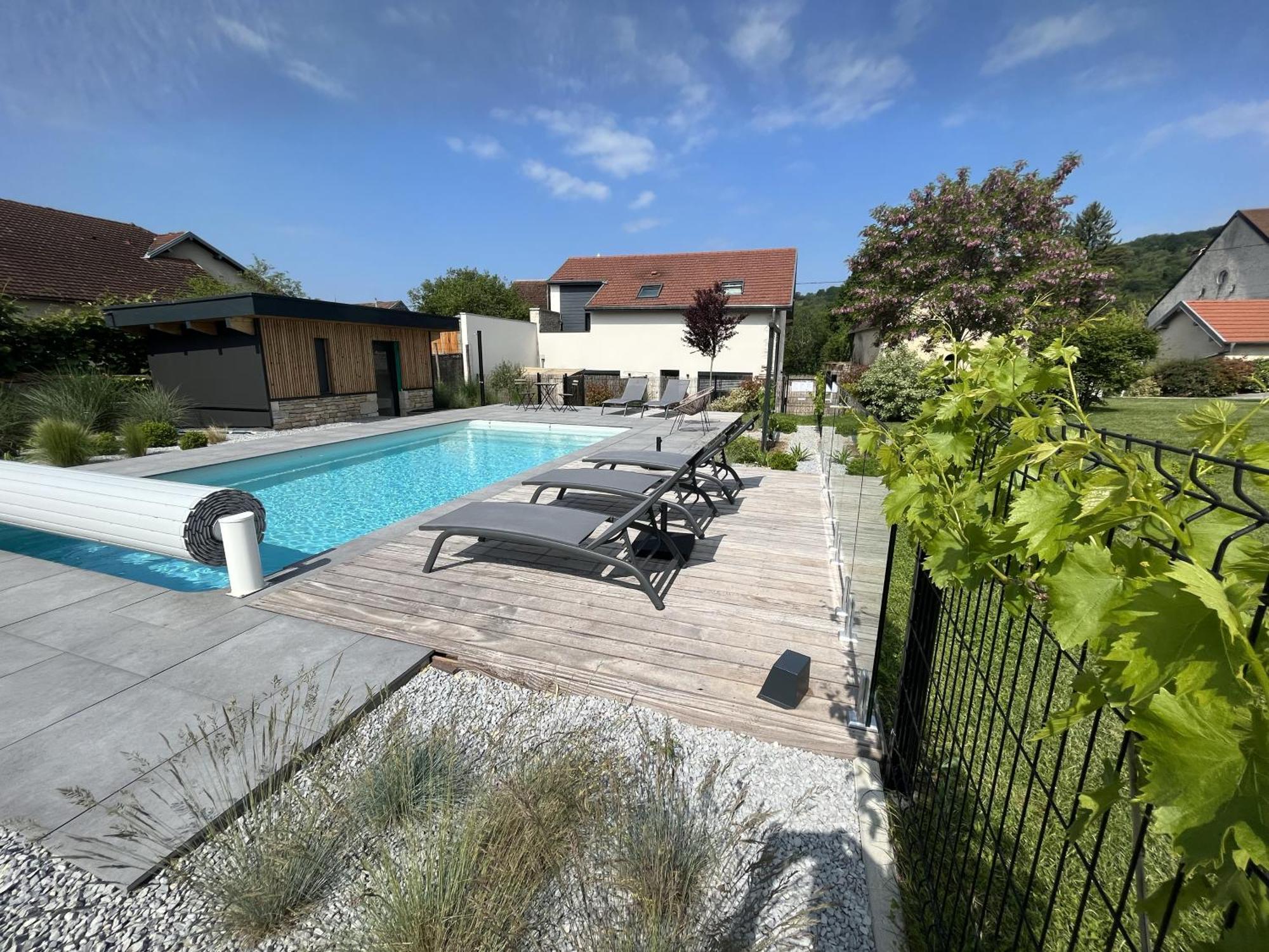 Appart-Hotel N 4 Calme Avec Terrasse, Wi-Fi Haut Debit, Petit-Dejeuner, Room-Service Et Parking Prive Chouzelot エクステリア 写真