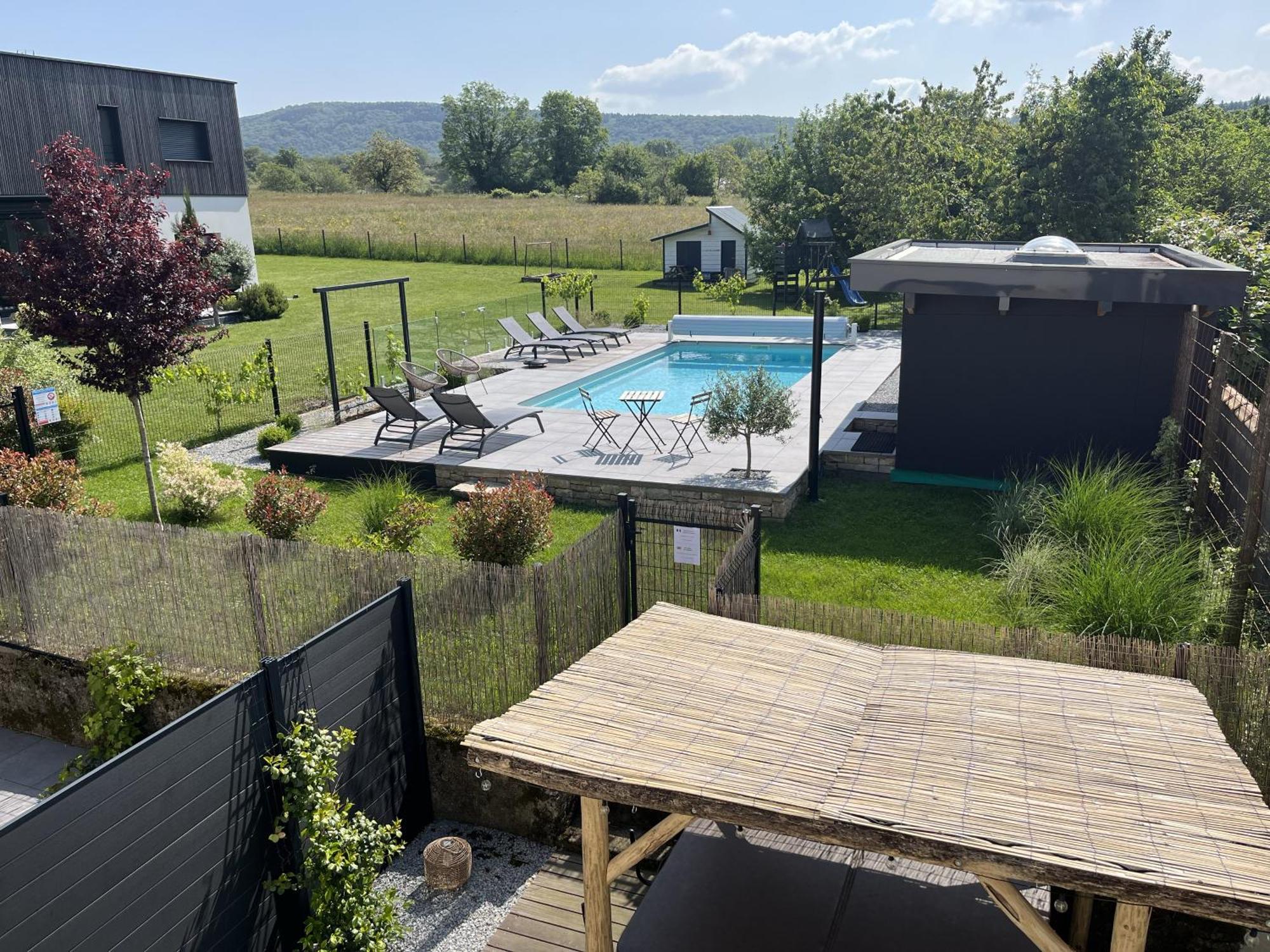 Appart-Hotel N 4 Calme Avec Terrasse, Wi-Fi Haut Debit, Petit-Dejeuner, Room-Service Et Parking Prive Chouzelot エクステリア 写真